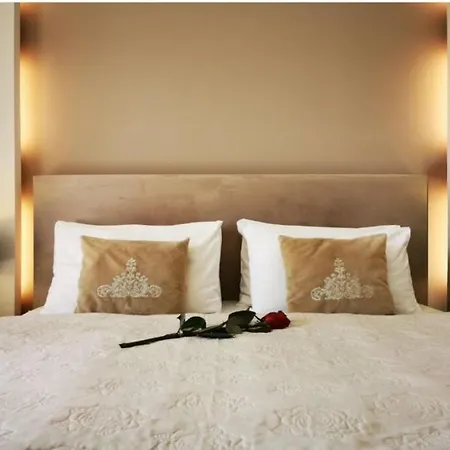 Bright And Comfortable- Golden Apartments- Platinum Towers&201 Appartement